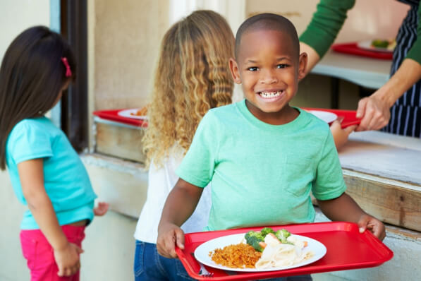 How Organic Meals Prepared At Home and In School Raise Good Children